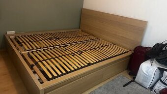 Postel IKEA Malm 180x200 se šuplíky a roštem