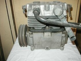 Kompresor z autobusu Ikarus – dvouválcový