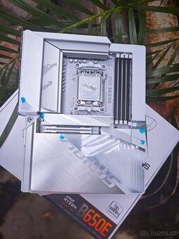 GIGABYTE B650E AORUS STEALTH ICE