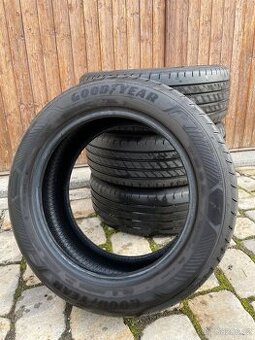 Goodyear 215/55 R17 94W