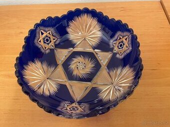 Modrá broušená křišťálová mísa