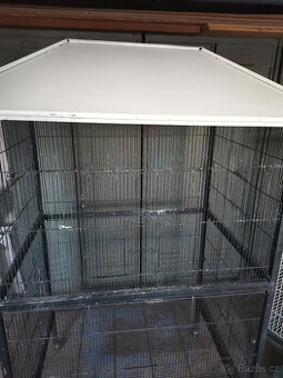 Voliéra-klec se střechou