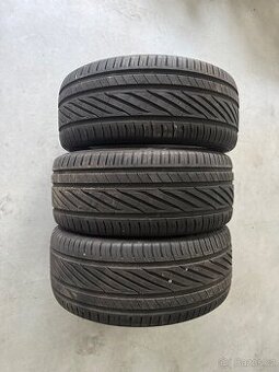 Mercedes pneu Uniroyal