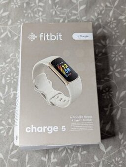 Nošený (stačí vyměnit řemínek) chytrý náramek Fitbit charge5
