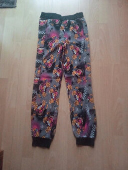 Barevné tepláky vel. 140/145