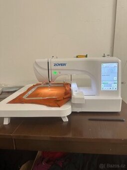 Profesionální vyšívací stroj