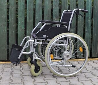 076-Mechanický invalidní vozík Meyra.