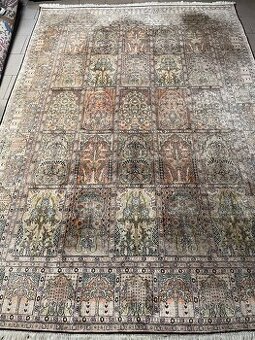 Perský hedvábný luxusní TOP koberec 306x215