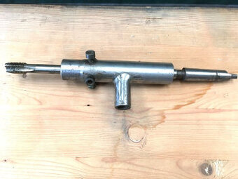 N949 - Držák závitníků