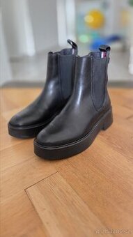Dámské kotníkové boty Tommy Hilfiger vel.38