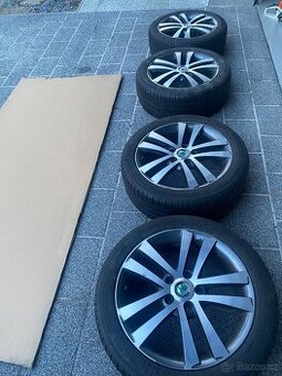 Sada originálních alu kol ŠKODA R17 + NOVÉ PNEU Kleber UHP 2