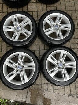 ALU kola Volvo 235/45 R17 zimní pneu