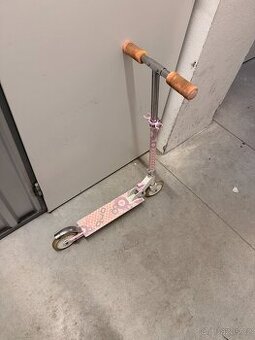 Dětská koloběžka + dětská helma