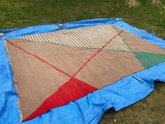 Starý geometrický koberec Antonín Kybal 50.léta