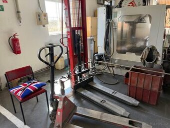 Paletové vozíky a manipulační technika