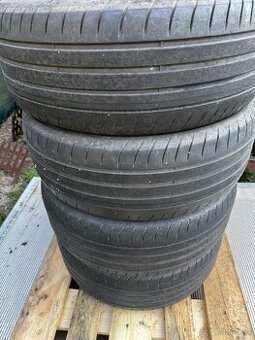 4xletni pneu 225/50/18 95w goodyear vzorek cca 5-4.5mm
