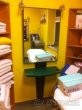 Kadeřnický stolek se zrcadlem