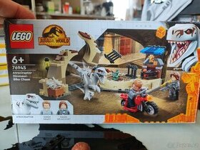 LEGO Jurský Park 76945 - Atrociraptor: honička na motorce