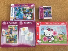 Puzzle princezny Disney a Hello Kitty