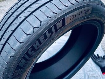 Letní pneu Michelin - Tesla - elektromobil