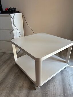 Konferenční stolek IKEA na kolečkách