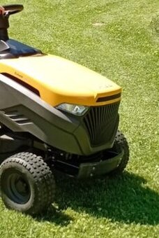 Koupím zahradní traktor  s dvouválcovým motorem
