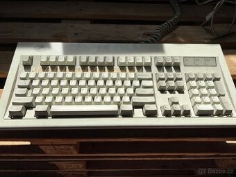 IBM mechanická klavesnice rok 1990 - 1