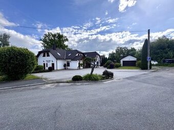 Penzion se skladem, dvougaráží, dětským hřištěm a parkovací - 1