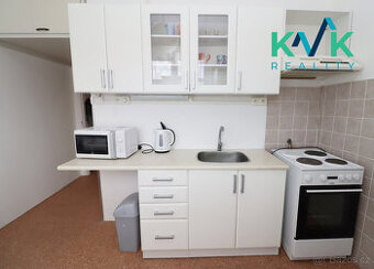 Pronájem 2+1, 4.patro, bez výtahu, centrum, Karlovy Vary - I