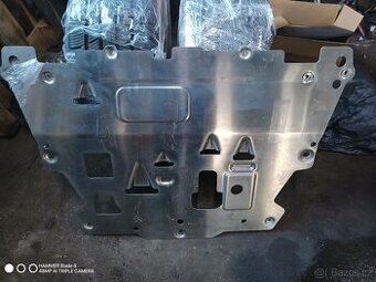 Volvo plech pod motor