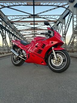 Suzuki RF 600R