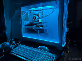 ZAMLUVENO PC sestava Asus RTX 5070Ti + monitor