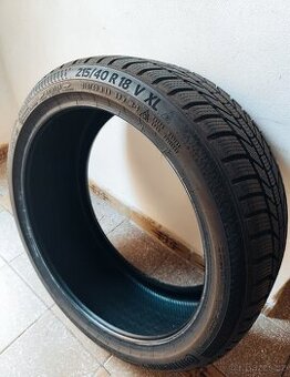 Zímní pneu 215/40 R18 89V XL
