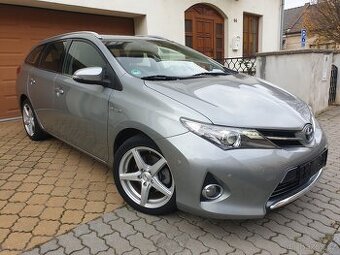 Toyota Auris 1.8 Hybrid kombí KAMERA XENON