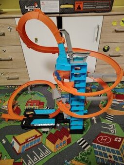 Dráha Hot Wheels Srážka v oblacích
