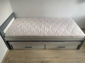 Rozkládací postel pro dva  s úložným prostorem.Poř cen12000