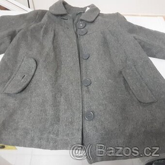 Různé kabátky bundy atd