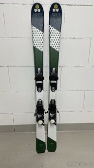 Dětské carvingové lyže vel. 130 cm v TOP STAVU jako NOVÉ