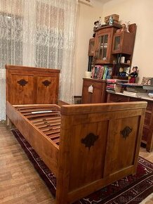 Starožítná postel