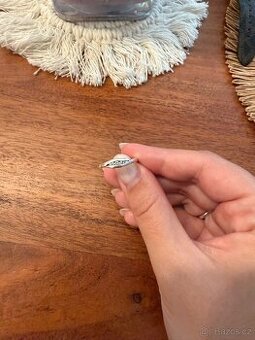 Dámský stříbrný prsten