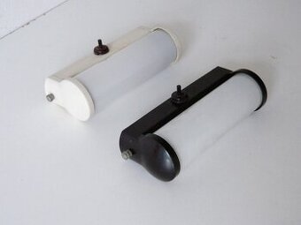 Lampičky nad postel.