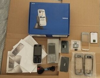 2ks Nokia E52 Kompletní balení