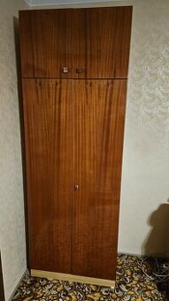 Volně stojící skříň + nástavec za odvoz