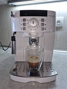 Kávovar DeLonghi Magnifica S Automatický kávovar ECAM22.110.