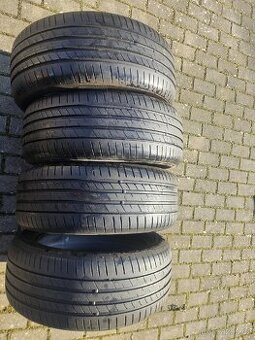 Letní pneu. NEXEN 215/50 R18