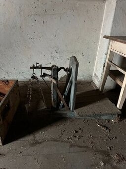 Stará dřevěná váha "decimálka" s patinou