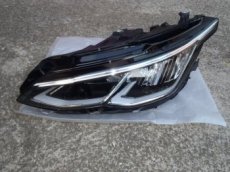 VW GOLF 8 PREDNE SVETLA LAVE PRAVE