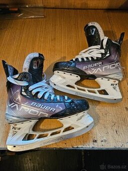 Hokejové brusle Bauer Hyperlite (vel. 8/43)