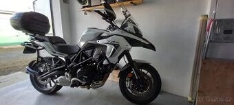 Motorka Benelli TRK 502