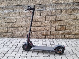 Elektrokoloběžka Xiaomi Scooter 4 EU